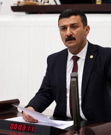 Selcuk-Turkoglu-Meclis-kursusunde-sehit-ailelerini-sordu-featured