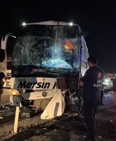 Siverek8217te-iki-yolcu-otobusu-carpisti-13-yarali-featured
