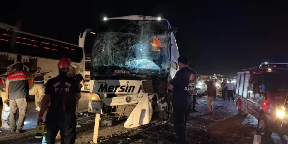 Siverek’te iki yolcu otobüsü çarpıştı; 13 yaralı