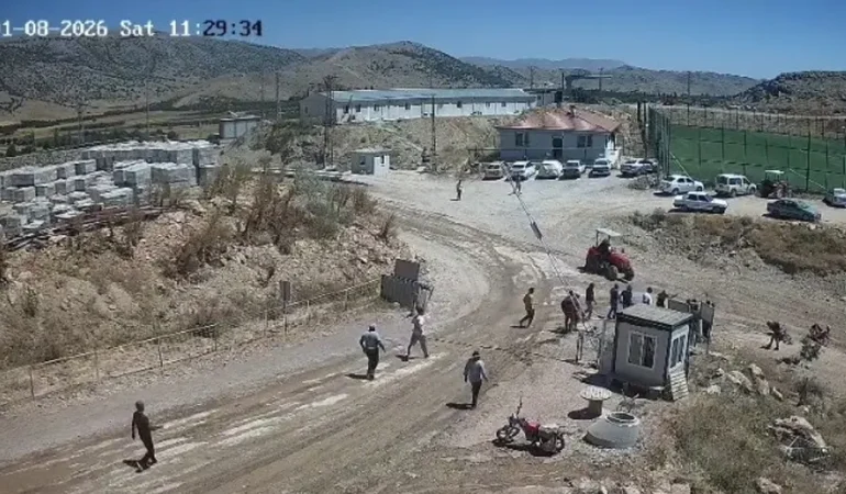Tasli-saldiridan-kurtulmak-icin-traktoru-gruba-dogru-surdu-featured