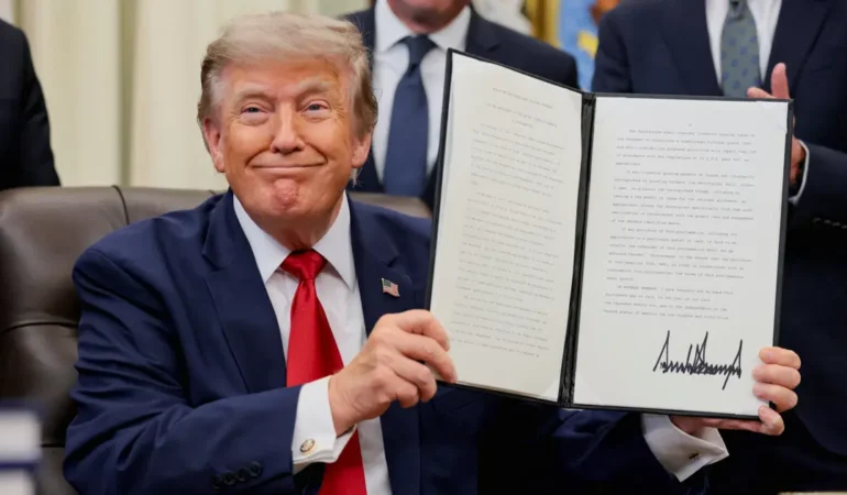 Trump-dogumla-vatandasligi-kisitlayan-yeni-kararnameleri-imzaladi-featured