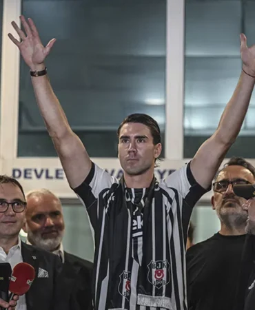 Vlahovic-imza-toreniyle-Besiktas-tribunlerini-costurdu-featured