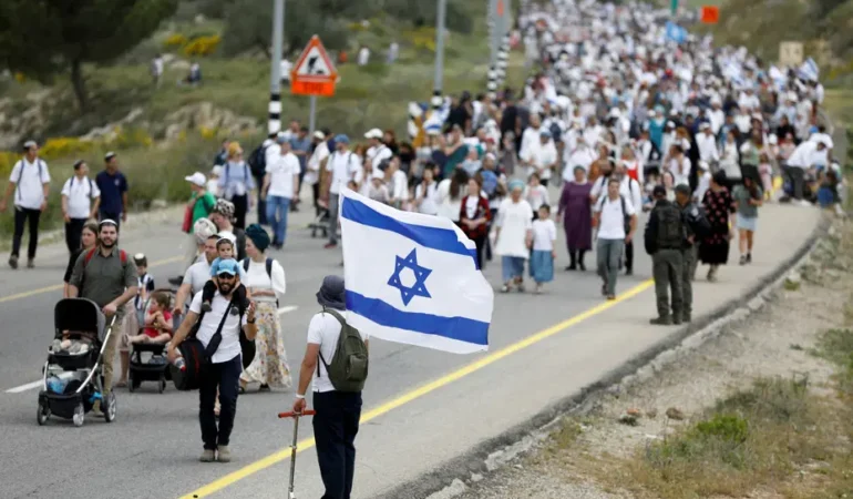 Yerlesimciler-kusatma-surdururken-Israil-ordusu-sessizligini-koruyor-featured