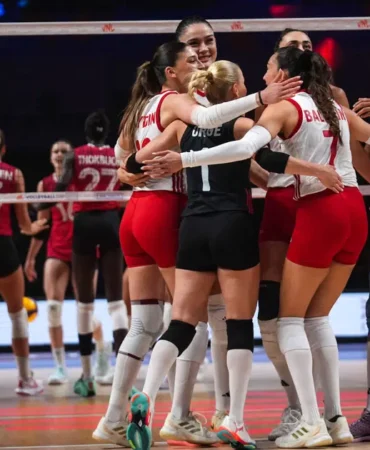 A-Milli-Kadin-Voleybol-Takimi-Azerbaycan-ile-son-16da-sahada-featured