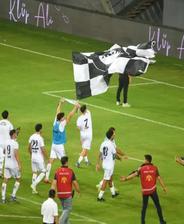 Altayli-Arif-Yanarliya-bayrak-dikme-cezasi-featured
