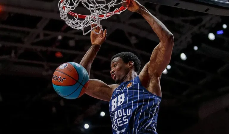 Anadolu-Efes-Barcelona-deplasmaninda-sezonu-aciyor-featured