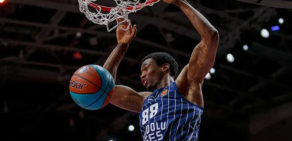 Anadolu-Efes-Barcelona-deplasmaninda-sezonu-aciyor-featured