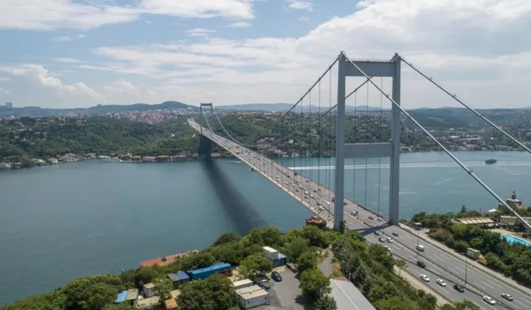 Anna-S-gecisiyle-Istanbul-Bogazi8217ndaki-gemi-trafigi-durduruldu-featured