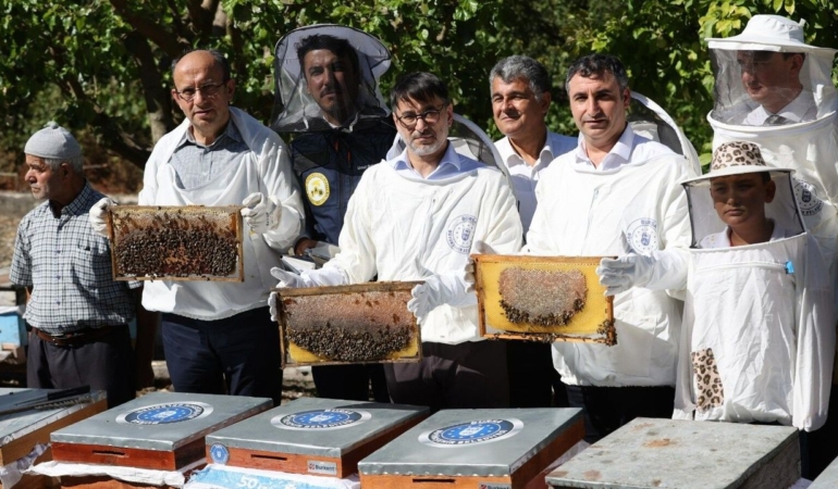 Bursa-Buyuksehir8217den-ari-yetistiricilerine-2-bin-560-kovan-destegi-featured