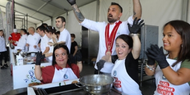 Bursa-Gastronomi-Festivalinde-kardes-sehirlerin-lezzet-soleni-featured