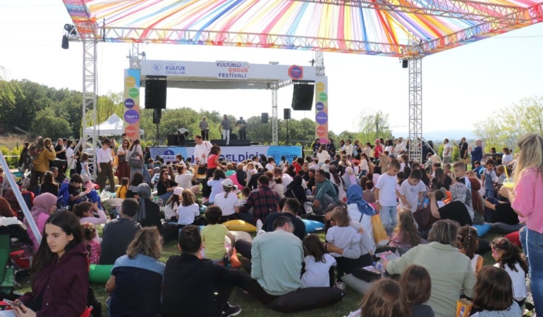 Bursa-Kultur-Okullari-festivalinde-cocuklar-doyasiya-eglendi-featured