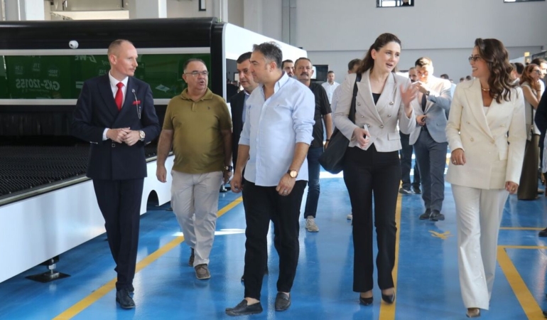Bursa8217da-dunyanin-ucuncu-buyuk-showroom-acildi-featured