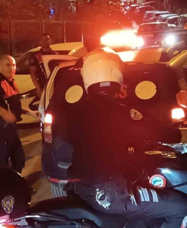 Bursa8217da-taksiden-ates-acildigi-ihbari-sonrasi-2-kurusiki-ele-gecirildi-featured