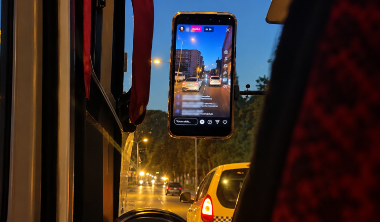 Bursa8217da-yolcu-tasiyan-otobus-soforu-canli-yayin-acti-featured