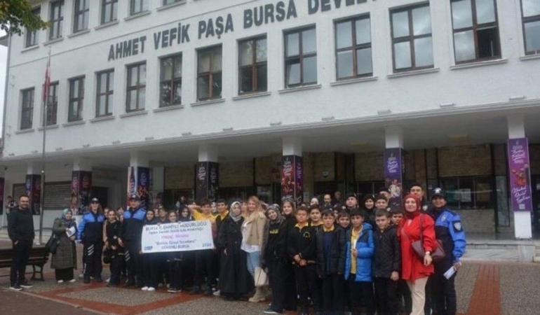 Bursada-250-ogrenci-tiyatro-etkinliginde-bulustu-featured
