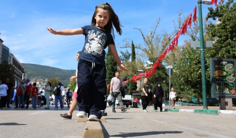 Bursada-Ataturk-Caddesi-bir-gunlugune-yayalara-kaldi-featured