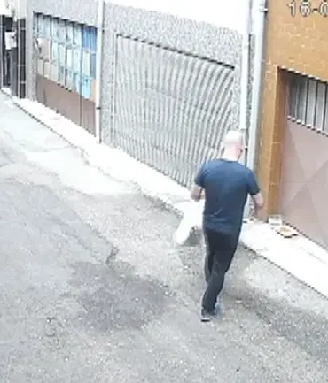 Bursada-kedi-kaplarini-cope-atan-baba-ve-oglu-kamerada-featured