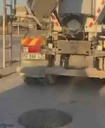 Bursada-mikserden-yola-dokulen-beton-trafigi-tehlikeye-atti-featured
