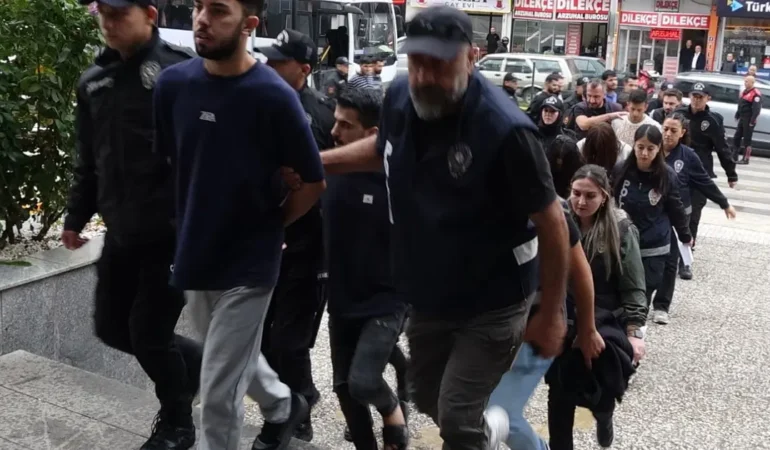 Corum-merkezli-operasyonda-18-kapora-dolandiriciligi-suphelisi-yakalandi-featured