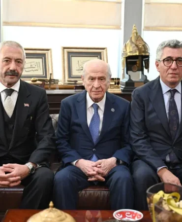 Devlet-Bahceli-Sarallar-ve-Sahinler-ailelerini-agirladi-featured