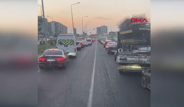 Diyarbakir8217da-suruculer-itfaiyeye-fermuar-yontemiyle-yol-verdi-featured