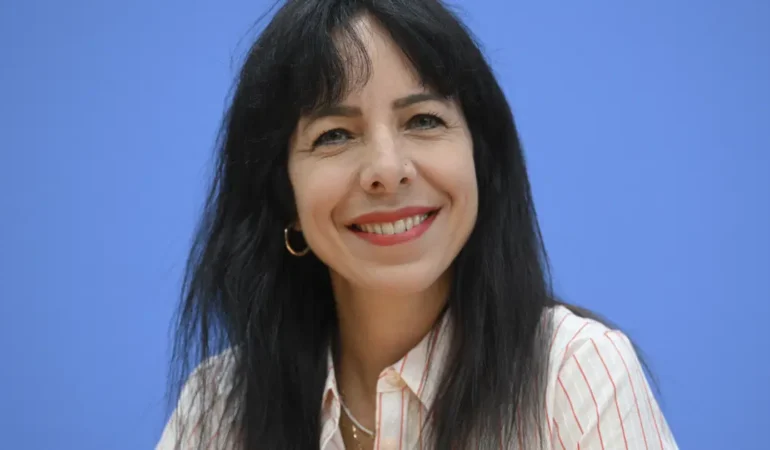 Elif-Eralp-Berlinde-basbakanlik-icin-ilk-adimi-atti-featured
