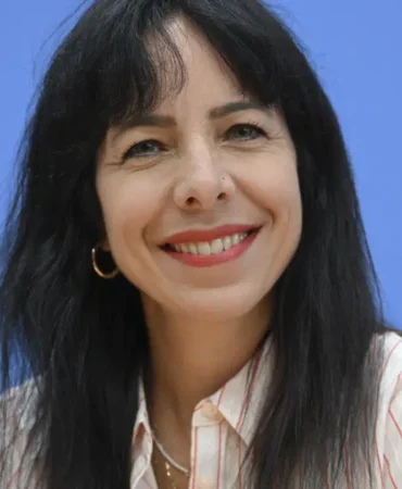 Elif-Eralp-Berlinde-gocmen-secmenlere-tesekkur-etti-featured