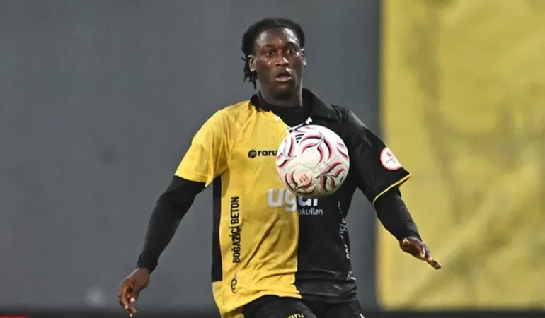 Elvin-Mendy-tedavisinin-ardindan-Istanbula-dondu-featured