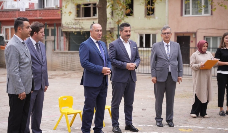 Ercan-Ozel-ogrencisi-oldugu-okulu-baskan-olarak-ziyaret-etti-featured
