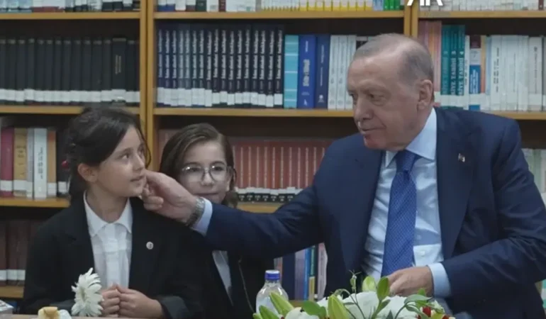 Erdogan-Gazi-Anadolu-Lisesi8217nde-turku-soyledi-featured