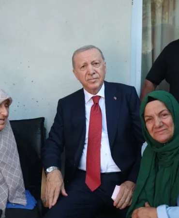 Erdogan-Rize8217de-komsularini-ziyaret-etti-featured