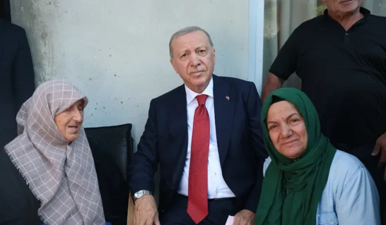 Erdogan-Rize8217de-komsularini-ziyaret-etti-featured