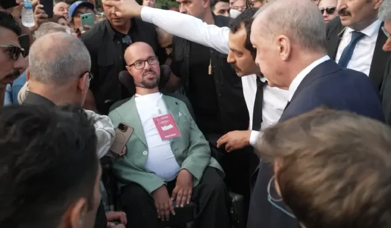 Erdoganin-otobusu-durdurdugu-Emre-Vural-o-ani-anlatti-featured