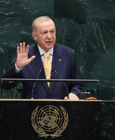Erdoganin-siirine-Iran-heyetinden-ayakta-alkis-featured