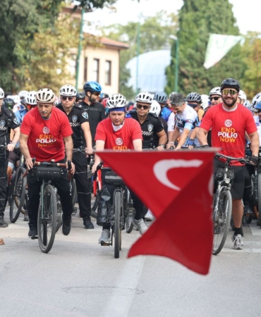 Erkan-Aydin-Bursadaki-bisiklet-turunda-yuzlerce-kisiyle-bulustu-featured