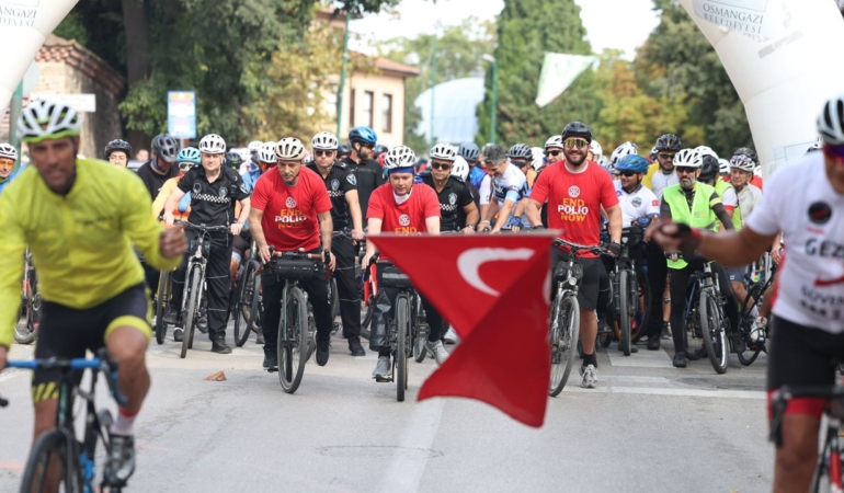 Erkan-Aydin-Bursadaki-bisiklet-turunda-yuzlerce-kisiyle-bulustu-featured
