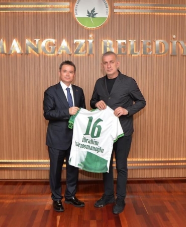 Erkan-Aydin-Haciosmanogluna-16-numarali-forma-verdi-featured