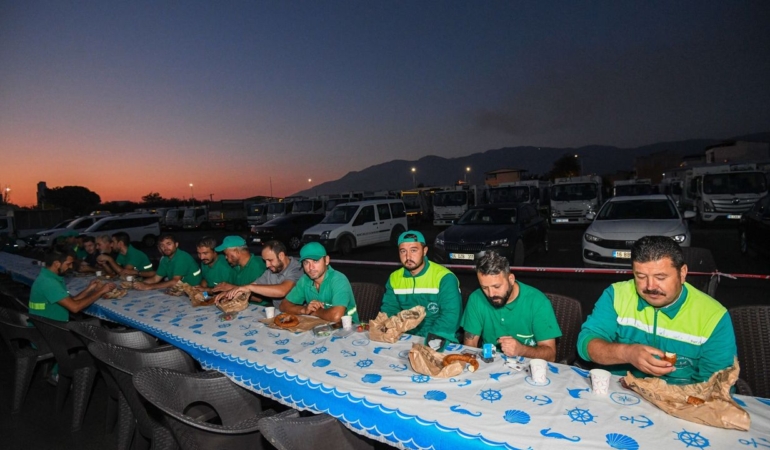 Erkan-Aydin-Osmangazi-temizlik-emekcilerini-sabah-ziyaretiyle-karsiladi-featured