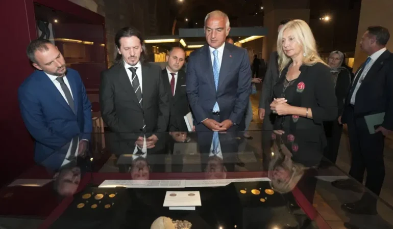 Ersoy-ve-Suleymani-Ankarada-kultur-is-birligini-gorustu-featured