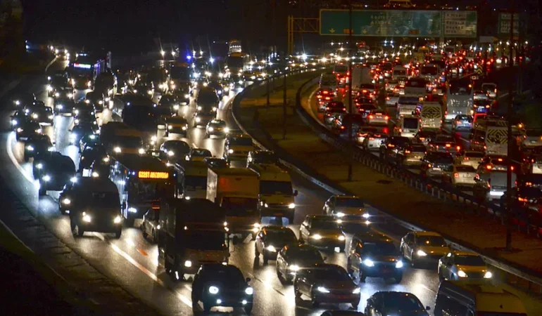 FSM-Koprusunde-trafik-25-saate-cikti-tarih-aciklandi-featured
