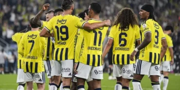Fenerbahce-Eyupspor-karsisinda-3-puan-ariyor-featured