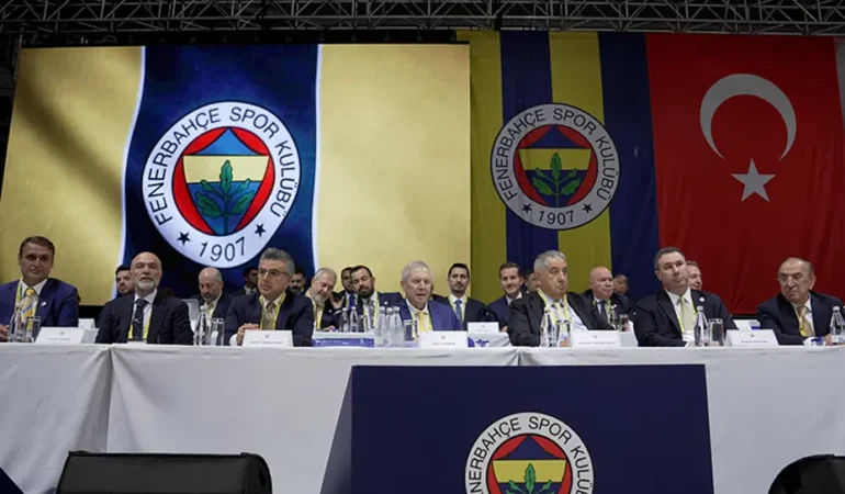 Fenerbahce-kongresinde-gundem-maddeleri-kabul-edildi-featured