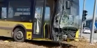 Gemlikte-Belediye-Otobusu-Trafik-Trafosuna-Carpti-featured