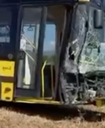 Gemlikte-Belediye-Otobusu-Trafik-Trafosuna-Carpti-featured