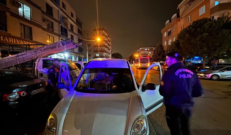 Gursuda-1000-polisin-denetiminde-silah-ve-uyusturucu-bulundu-featured