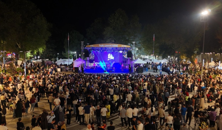 Inegol-Gastronomi-Festivali-ikinci-gun-Retrobus-konseriyle-taclandi-featured