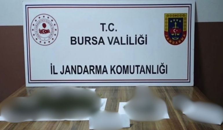 Inegolde-bir-suphelinin-evinden-1-kilo-71-gram-esrar-cikti-featured