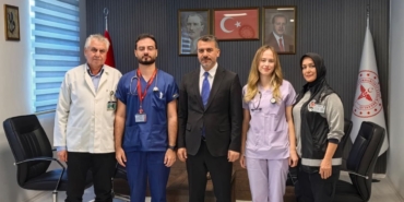 Inegolde-iki-saglik-calisaninin-cocuklari-doktor-olarak-dondu-featured
