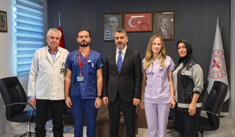 Inegolde-iki-saglik-calisaninin-cocuklari-doktor-olarak-dondu-featured