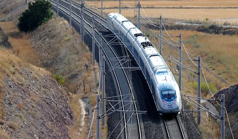 Izmir-Ankara-YHT-tamamlandiginda-yol-35-saate-dusecek-featured